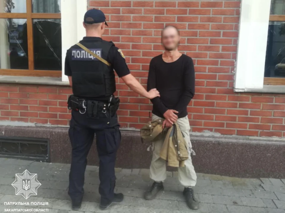 Чоловік з дивною поведінкою виявився крадієм у розшуку