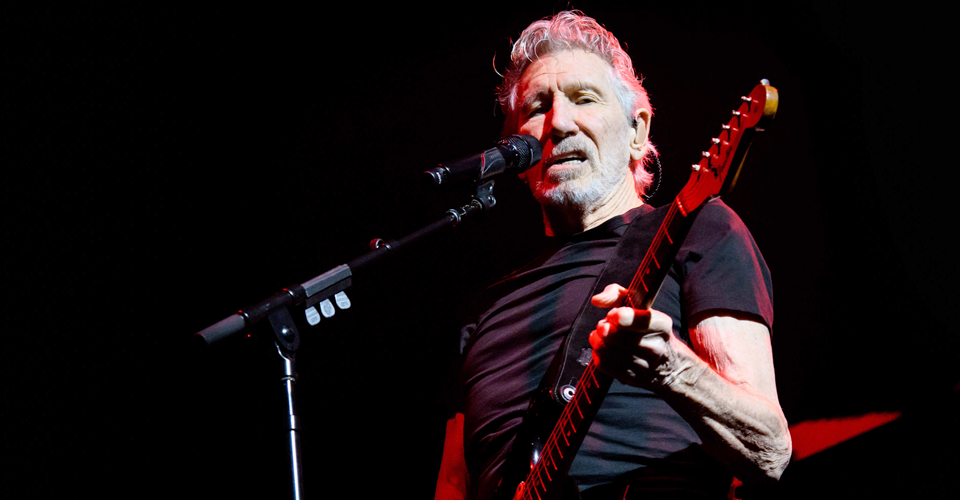 Roger waters 2023. Роджер Уотерс концерт 2022. Вокалист Пинк Флойд. Роджер Уотерс концерт в Москве. Роджер Уотерс и Путин.