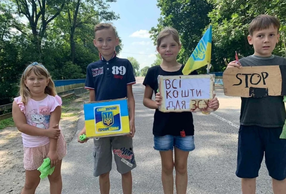 Маленькі волонтери