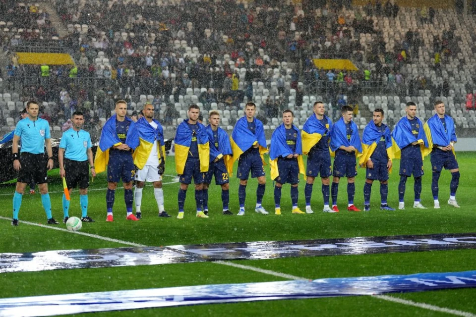 Гравці СК "Дніпро-1" перед матчем Ліги конференцій