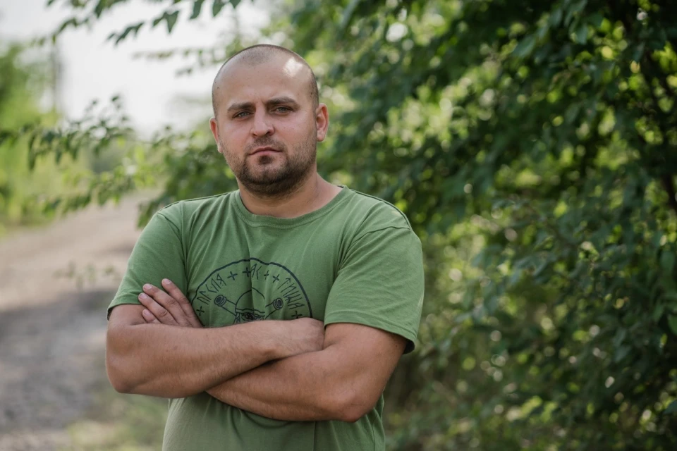 Дмитро – головний сержант однієї із артилерійських батарей