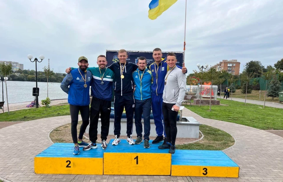 веслувальники