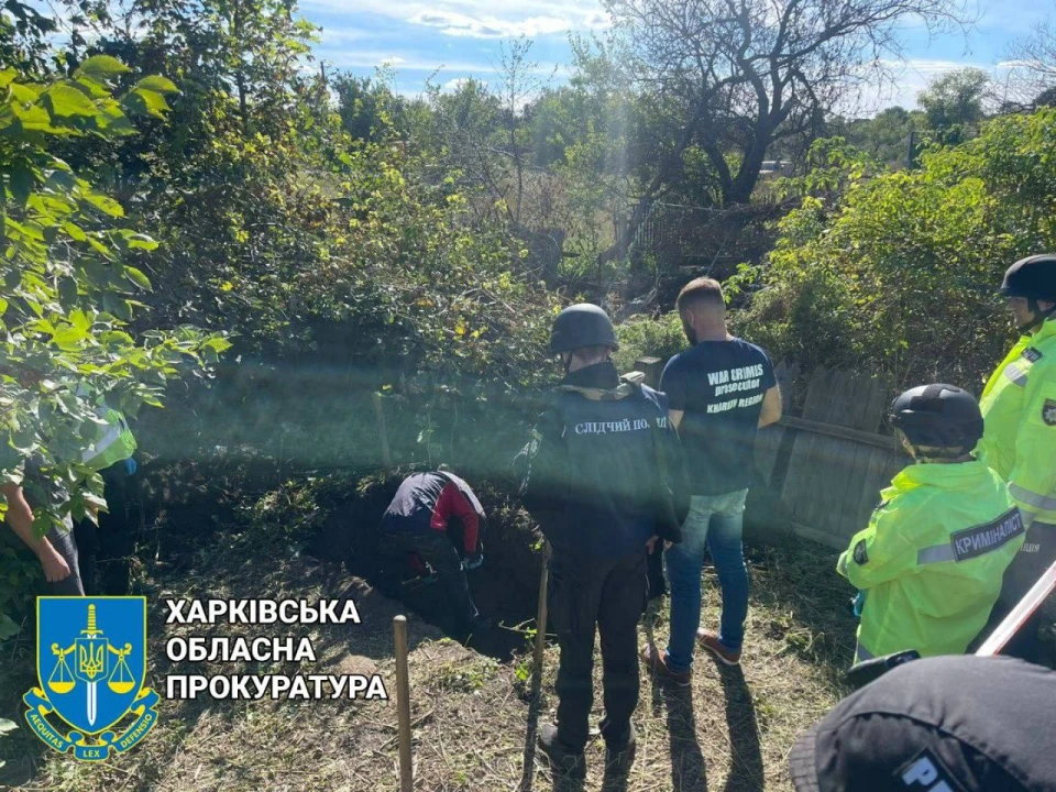 на фото: поліція