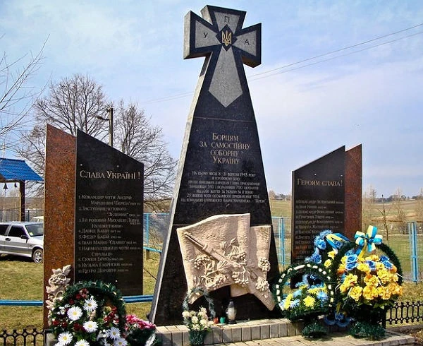 Пам'ятник у Новому Загорові