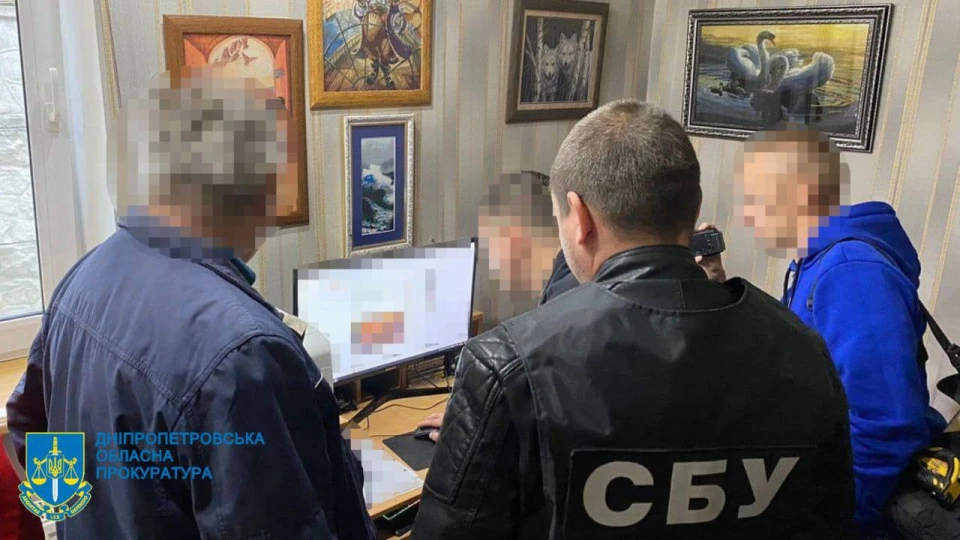 на фото: обшук
