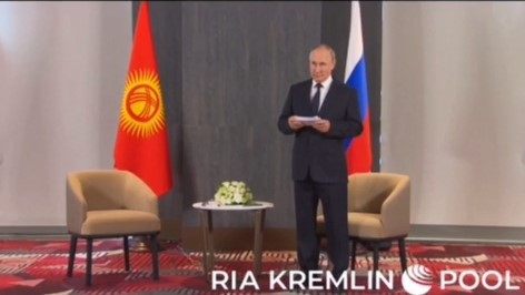 Президент Киргизії принизив Путіна, змусивши чекати