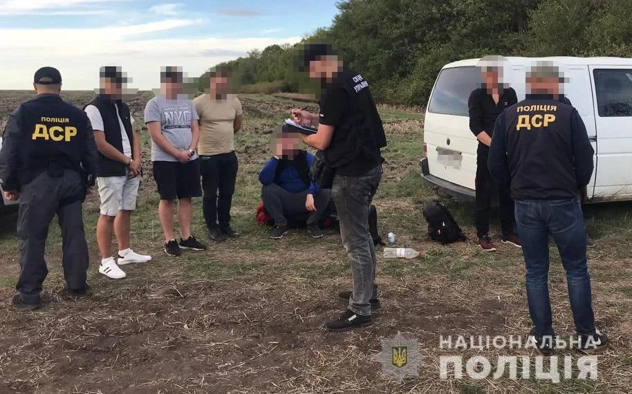 поліцейські Одещини перекрили незаконний канал переправлення чоловіків через кордон