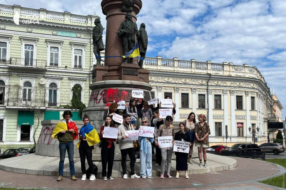 в Одесі біля пам`ятника Катерині II пройшла акція за його демонтаж