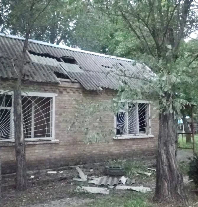 на фото: зруйнований дім