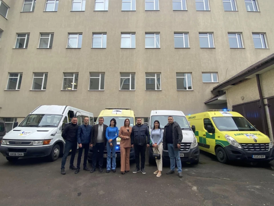 З Великої британії передали швидкі для ЗСУ