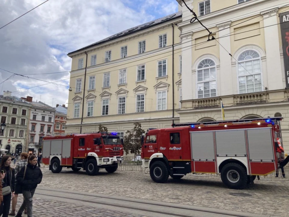 Благодійники у Львові передали пожежні машини до Харкова