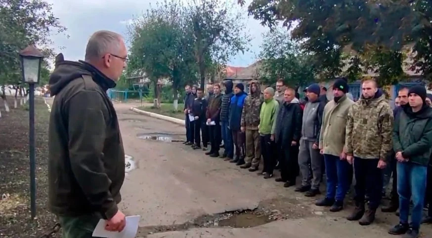 Окупанти примусили "голосувати на референдумі" українських полонених в Оленівці