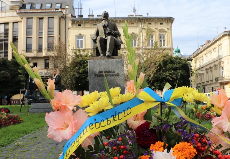 Пам’ятник Грушевському