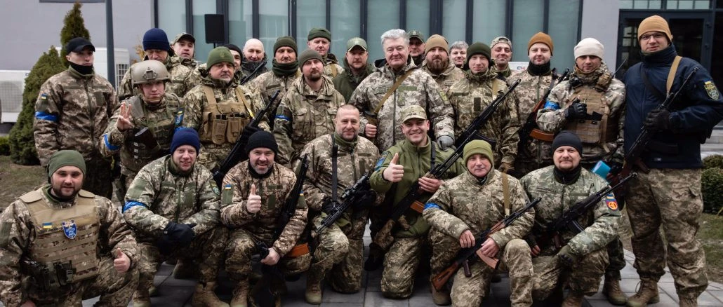 Петро Порошенко і бійці ТРО