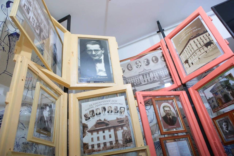 Виставка, присвячена Богдану-Ігорю Антоничу