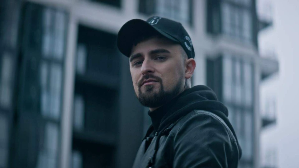 На фото: співак JULIK