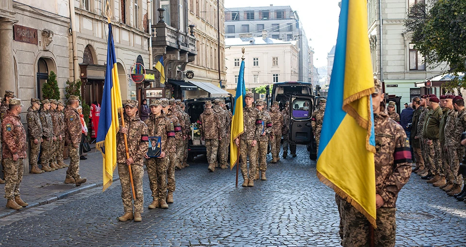 прощання з героями