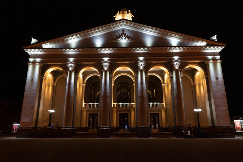 рівненський драматичний театр