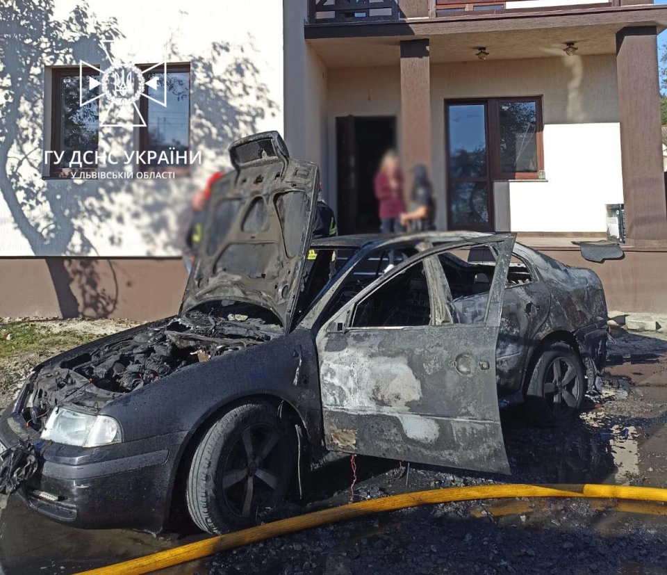 У Львові горіло авто