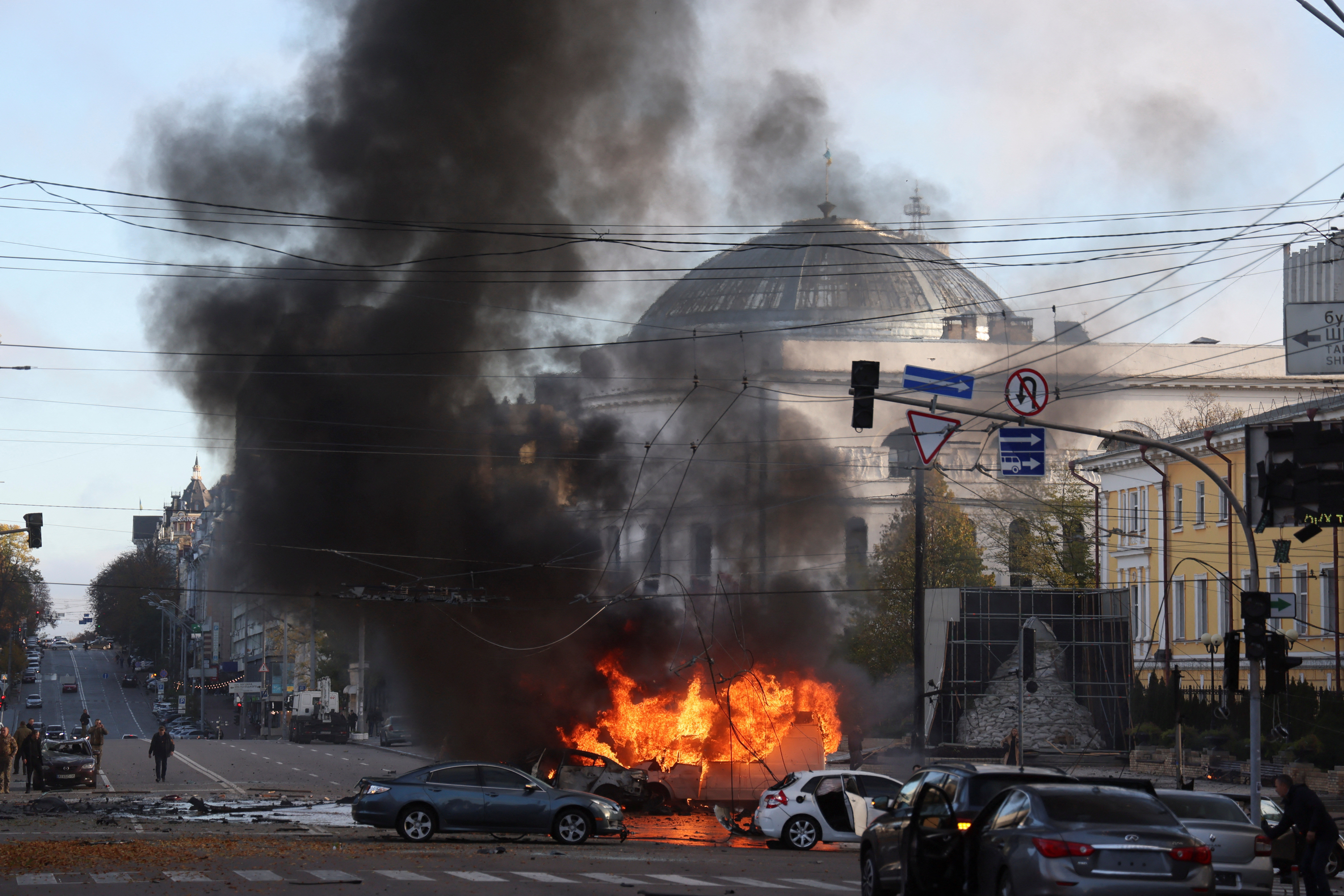 Взрывы в киеве сегодня последние. Взрывы на Украине. Ракетные удары по Украине. Взрывы в Киеве.