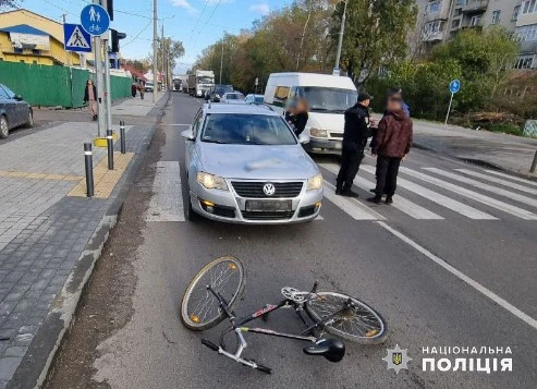 Франківчанка на авто наїхала на двох дітей