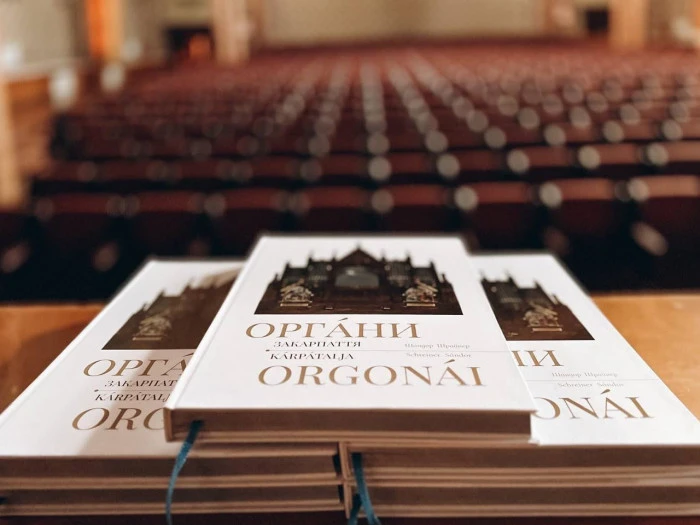 Книга Шандора Шрайнера "Органи Закарпаття"