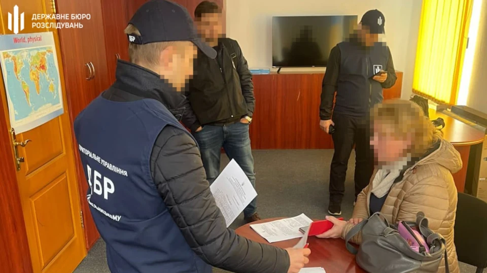ДБР повідомило про підозру заступниці директора ліцею у Житомирі