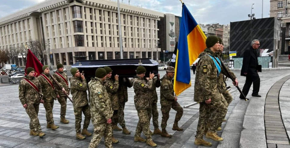 На столичному Майдані попрощалися з командиром морпіхів Максимом Токаревим