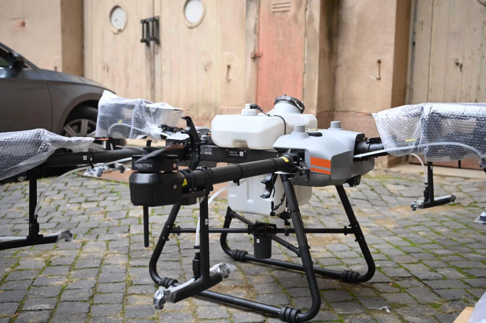 дрон DJI Agras T30