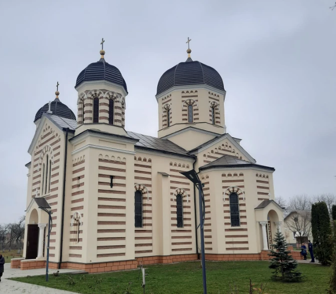 церква