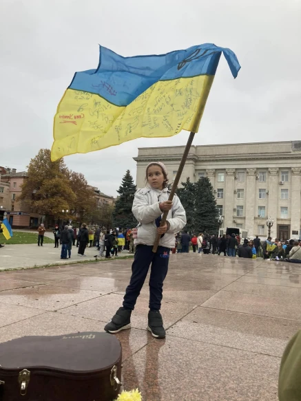На фото: дівчинка у Херсоні