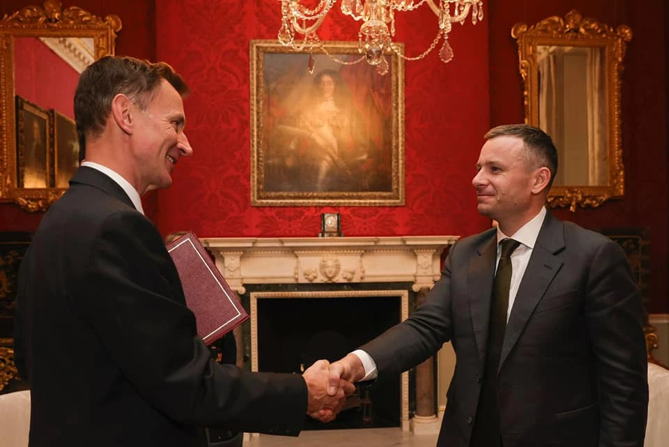 Міністр фінансів України Сергій Марченко під час зустрічі з новопризначеним Канцлером казначейства Сполученого Королівства Джеремі Гантом у Лондоні