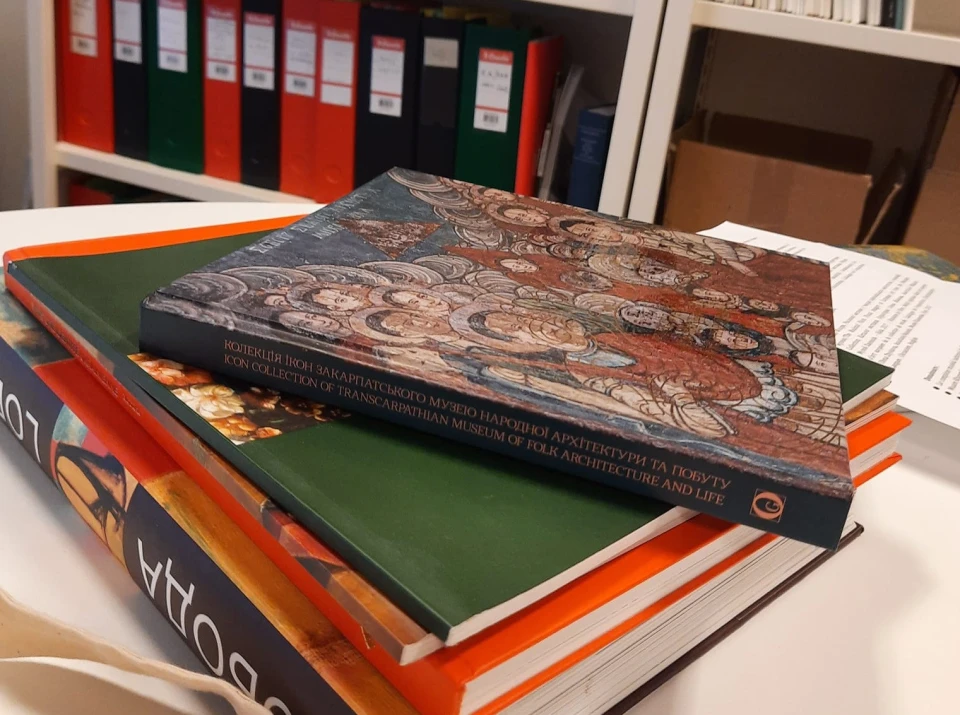 Книга-альбом про колекцію ікон Закарпатського скансену відтепер є в бібліотеці Лувру