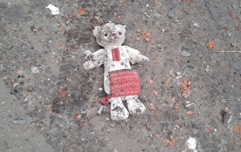 Авіаударом росіян по Часовому Яру знищено під'їзд 5-поверхівки: троє людей поранені