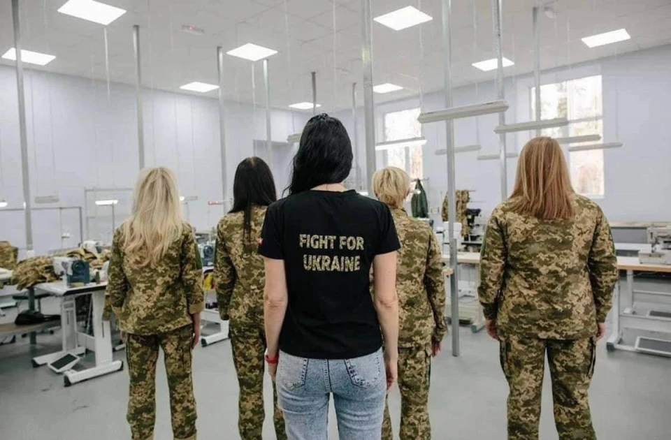 У Львові пошили зразки першої військової форми для жінок