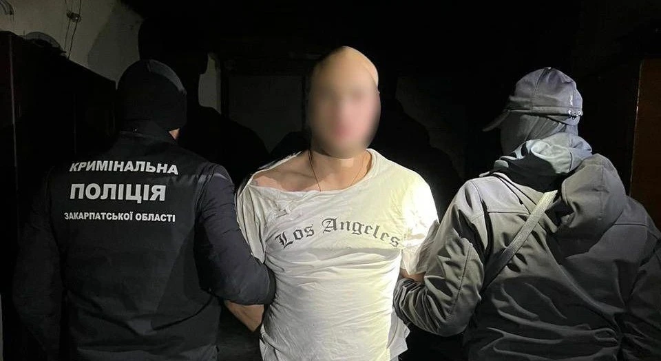 На Закарпатті затримали чоловіка, якого підозрюють у крадіжці платіжного терміналу