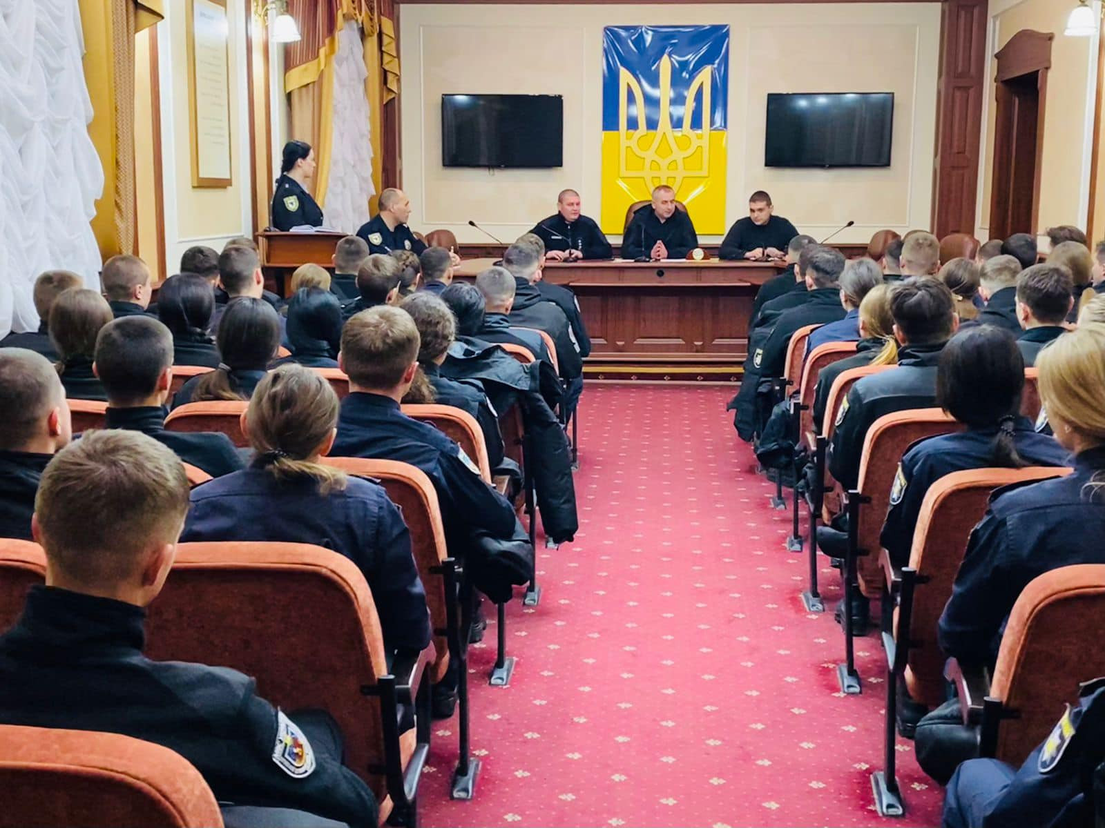 З майбутніми правоохоронцями зустрівся начальник обласної поліції Сергій Безпалько