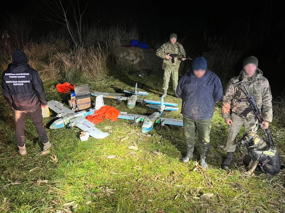 Момент затримання при спробі контрабанди цигарок за допомогою безпілотників