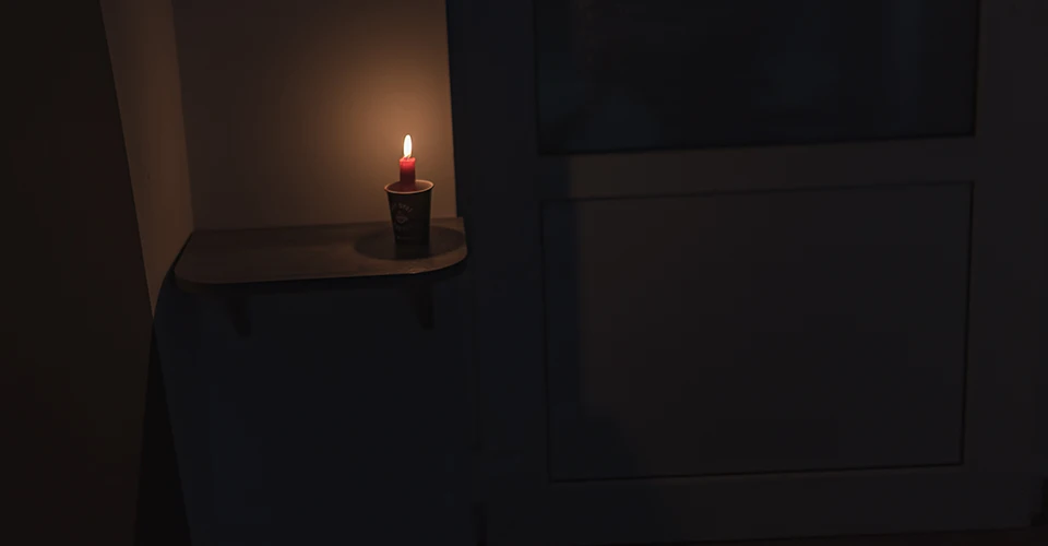 без світла, свічка блекаут
