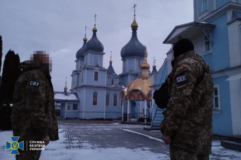 на фото: церква