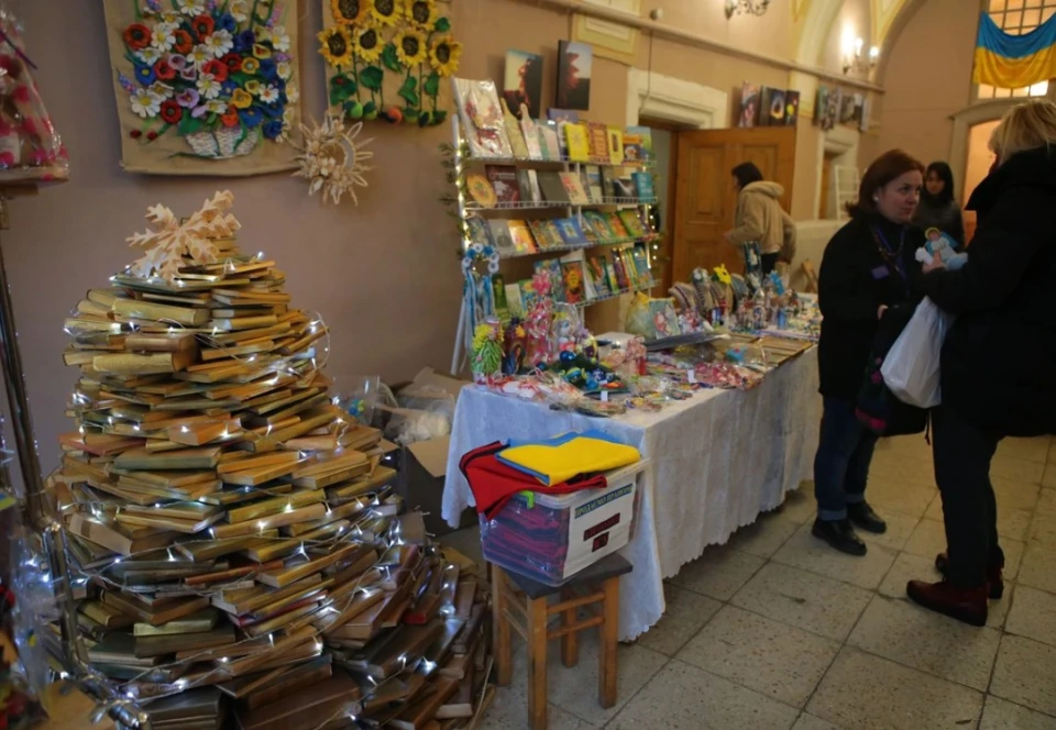 У Львові стартував "Книжковий Миколай". Відвідувачів просять приносити книги для бібліотек Херсонщини