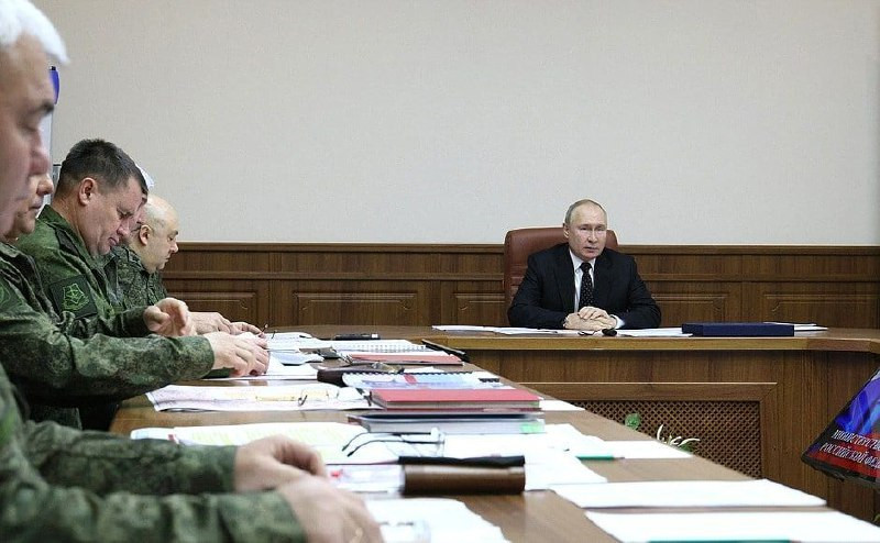 Нарада Путіна з командувачами військ, які воюють проти України