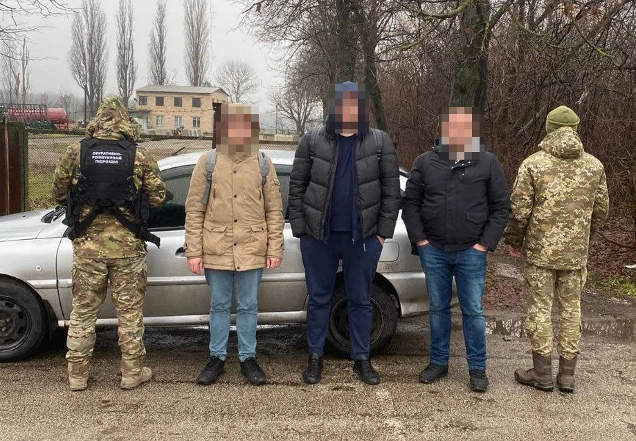 На Буковині затримали 10 порушників, які хотіли втекти з України