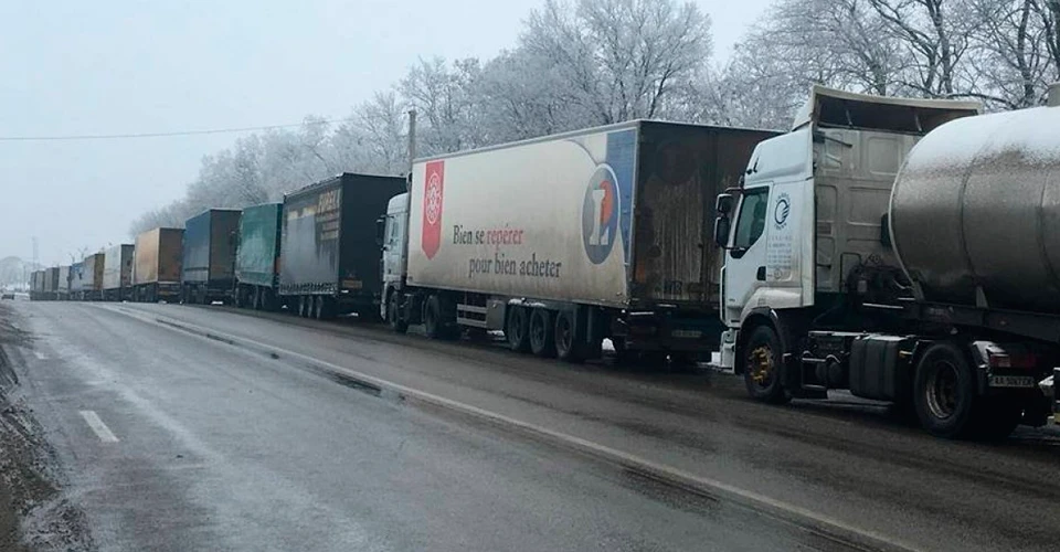 черга з вантажівок до кордону
