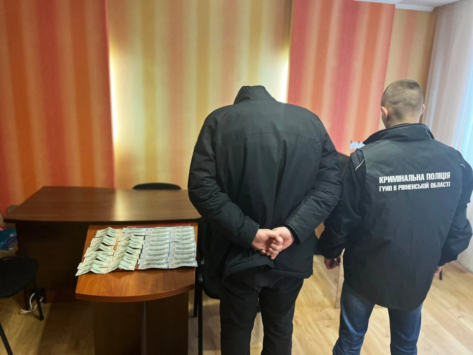 крадій