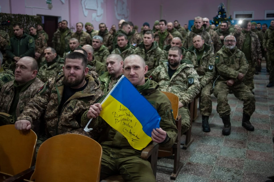 На фото: Світлана Тарабарова виступила перед бійцями "Холодного Яру"