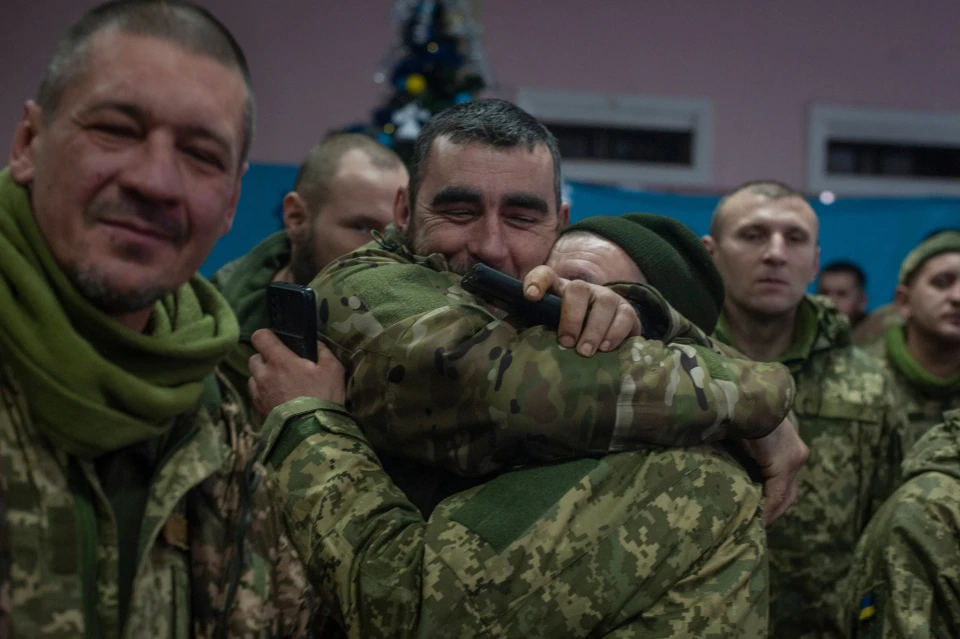 На фото: Світлана Тарабарова виступила перед бійцями "Холодного Яру"