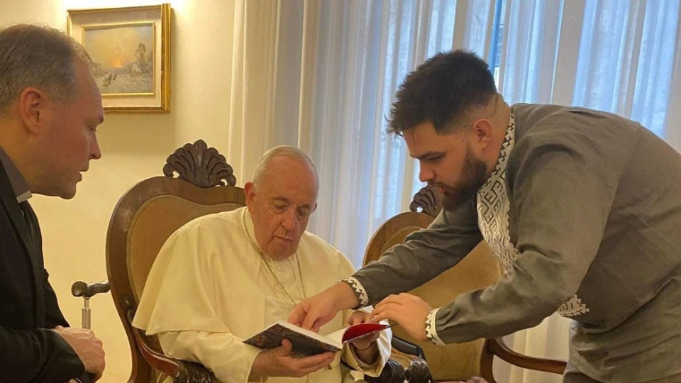 Папа Римський читав різдвяну книжку тернопільської письменниці