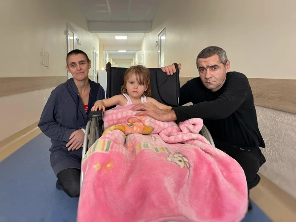 сім'я, що постраждала від обстрілу в Бахмуті