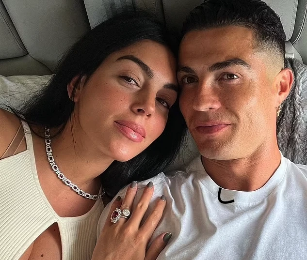 Кріштіану Роналду зробив пропозицію коханій: фото